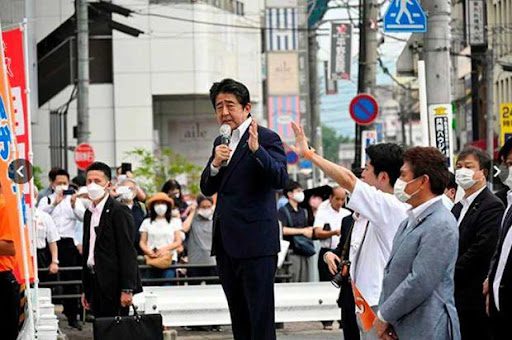 MANTAN PM JEPANG, SHINZO ABE TEWAS TERTEMBAK SAAT MEMBERIKAN PIDATO DI HADAPAN PUBLIK