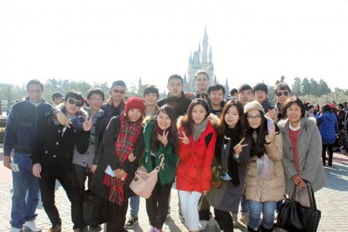 wisata-sekolah-ke-disneyland-1